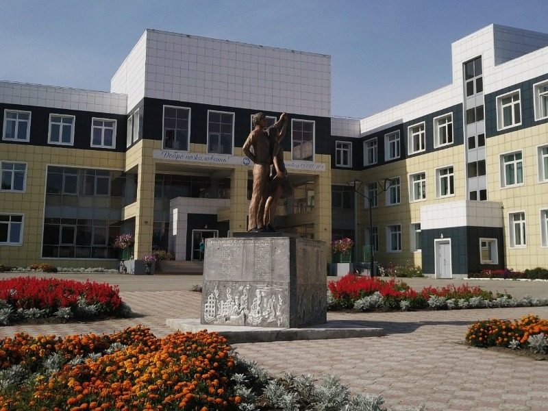 Фотография школы.